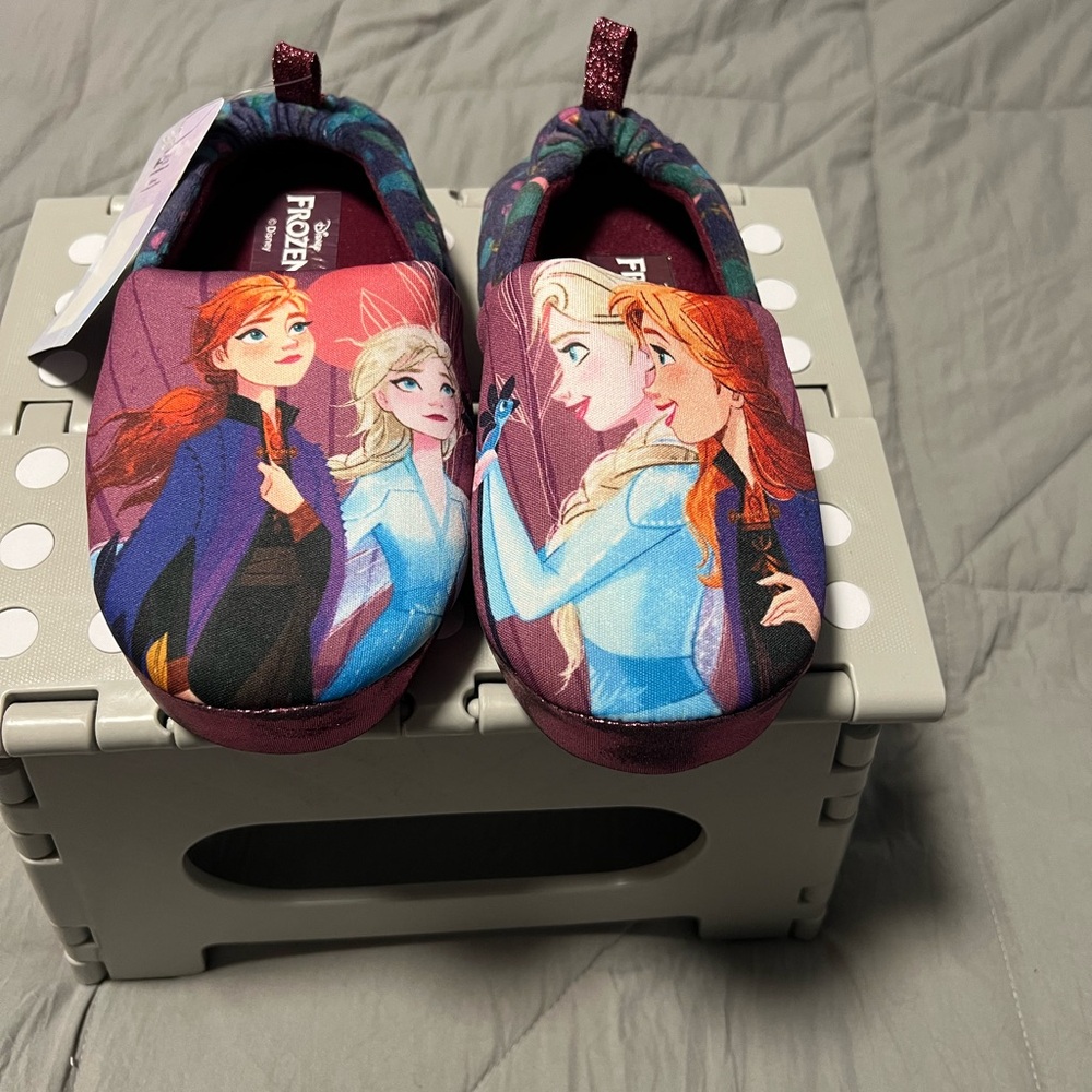 Brand new girls Frozen slippers